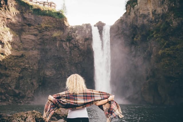 All-inclusive TripAdvisor 'Hall of Fame' tours to Snoqualmie Falls and Woodinville wineries with the best field educators in the Northwest.